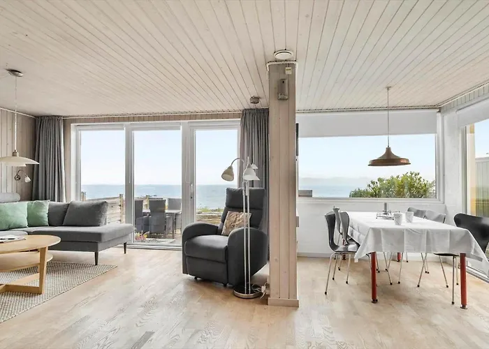 Sj269-hejls-ved-kysten-1